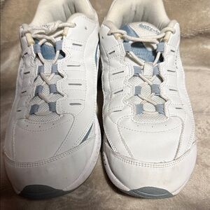 Women’s Easy Spirit shoes Size 9-1/2 WW, white, Gently Used